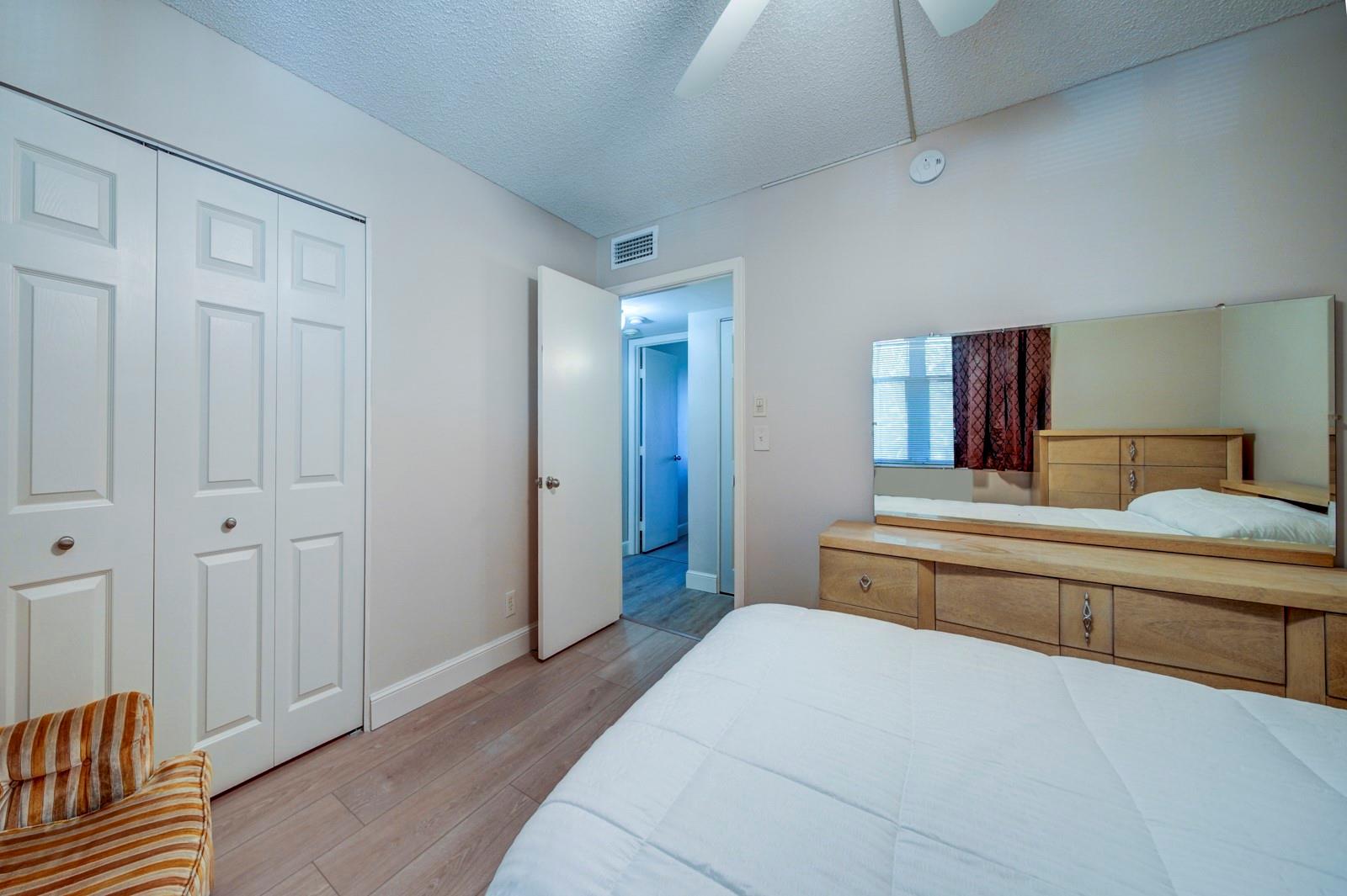 Palm Lakes - Residential