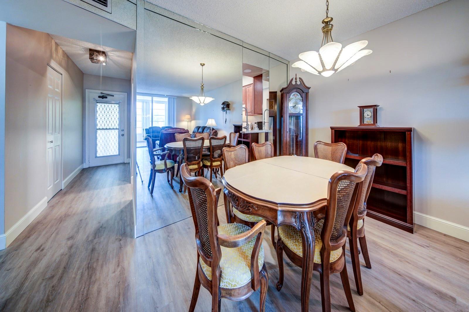 Palm Lakes - Residential