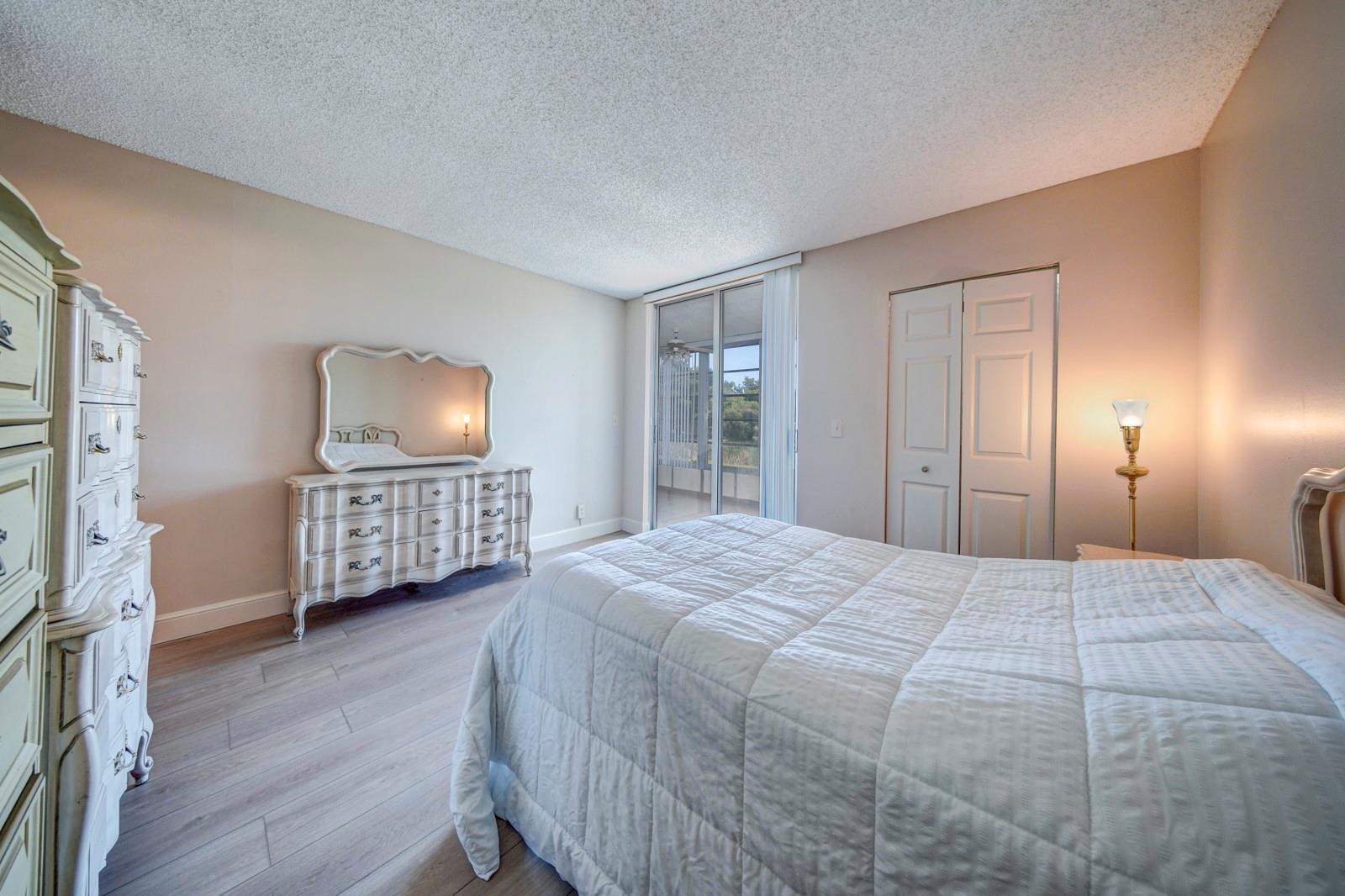 Palm Lakes - Residential