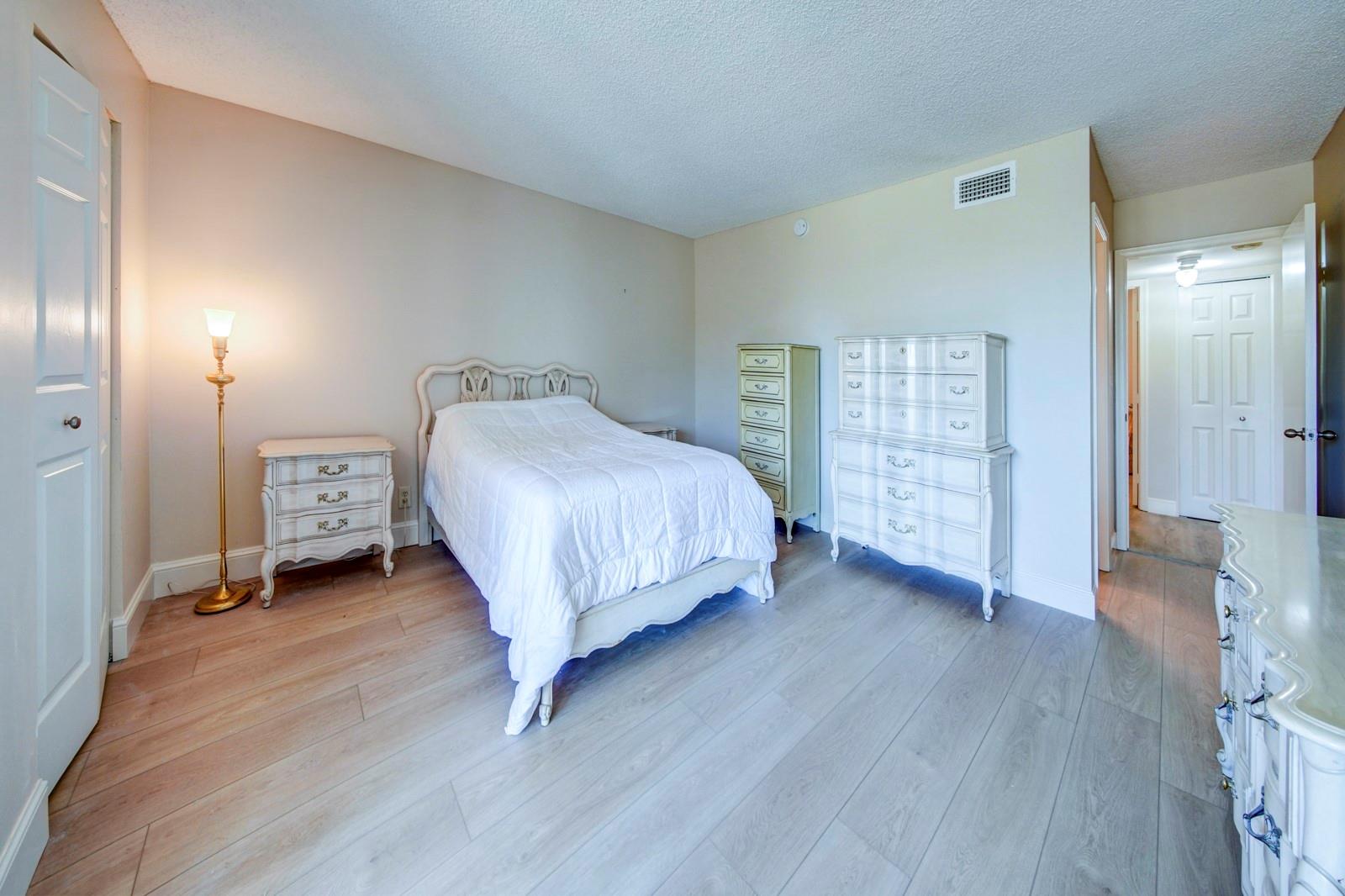 Palm Lakes - Residential