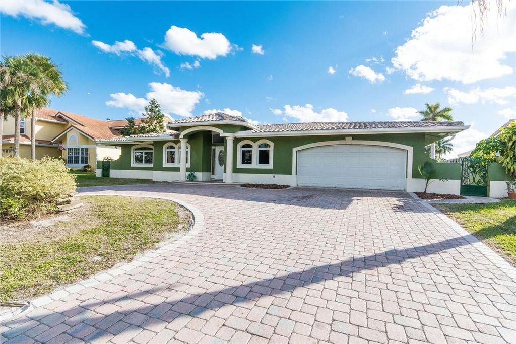 Photo of 2732 NE 10th St, Pompano Beach, FL 33062 (MLS # F10541706)