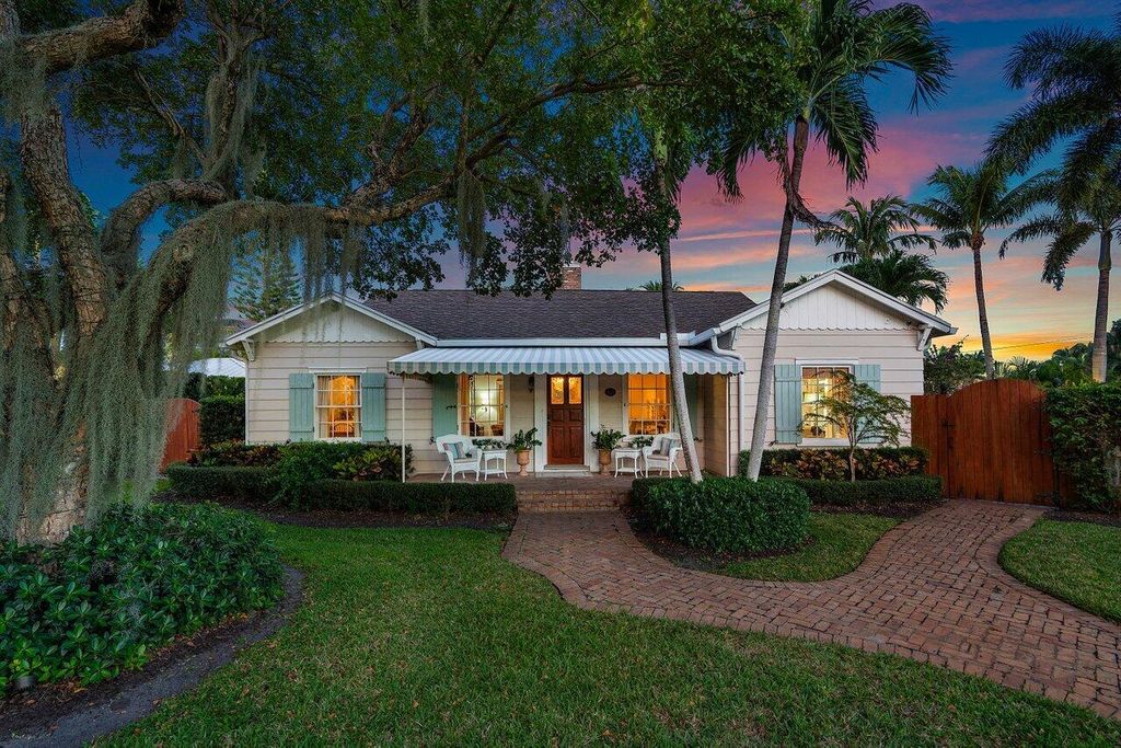 Photo of 521 N Swinton Avenue, Delray Beach, FL 33444 (MLS # R10977687)