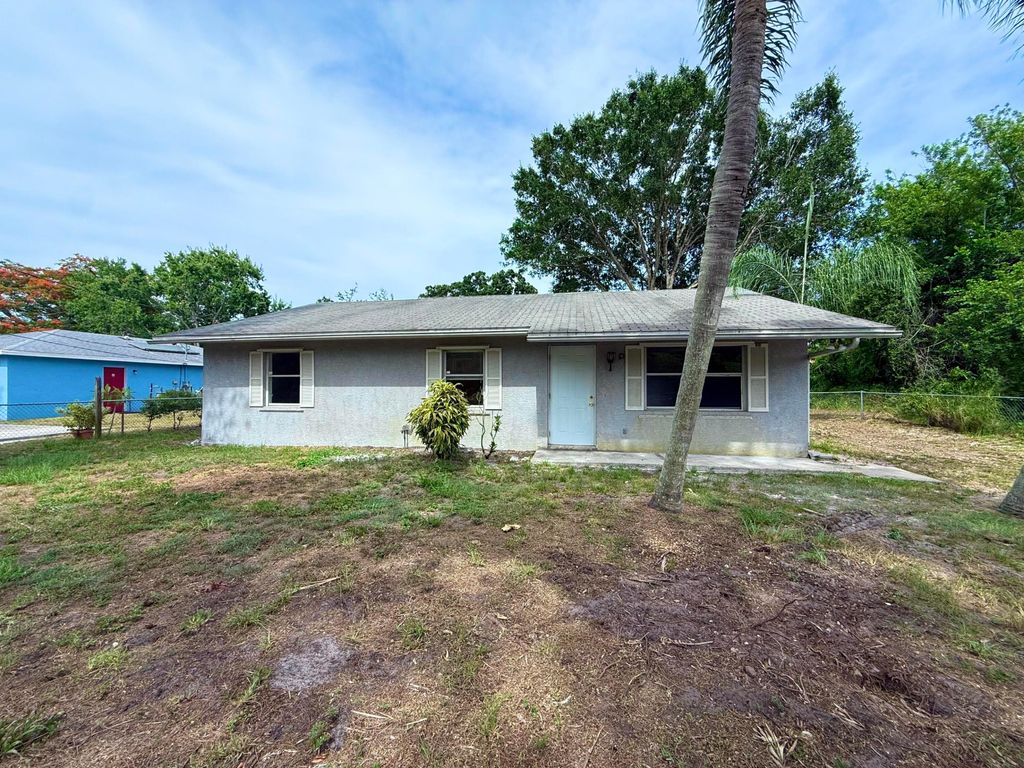 Photo of 2564 Navajo Avenue, Fort Pierce, FL 34946 (MLS # R11101574)