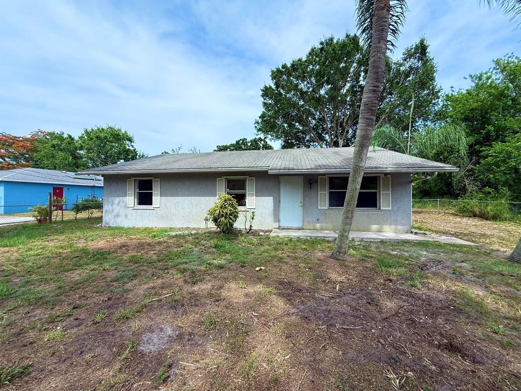 Photo of 2564 Navajo Avenue, Fort Pierce, FL 34946 (MLS # R11101574)