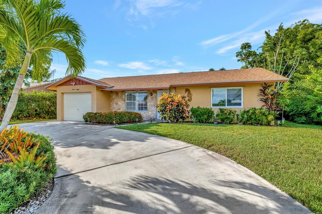 Photo of 1180 SW 23rd Avenue Ave, Boynton Beach, FL 33426 (MLS # R10826560)