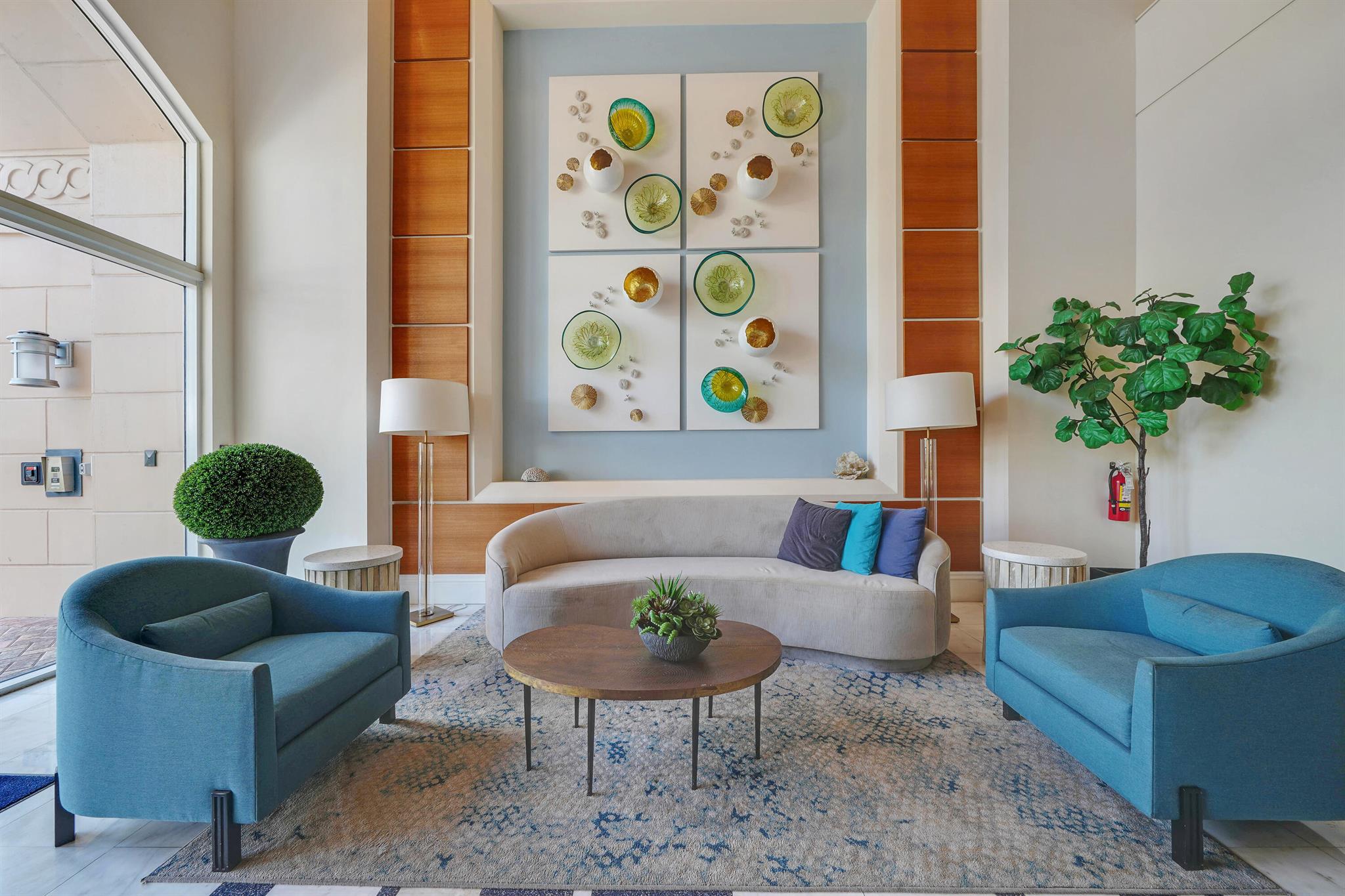 625 Casa Loma Boulevard 207