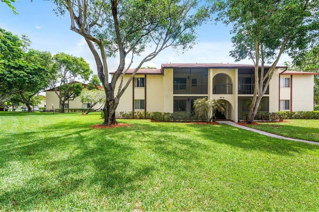 Photo of 4975 Sable Pine A1 Circle, West Palm Beach, FL 33417 (MLS # R10724524)