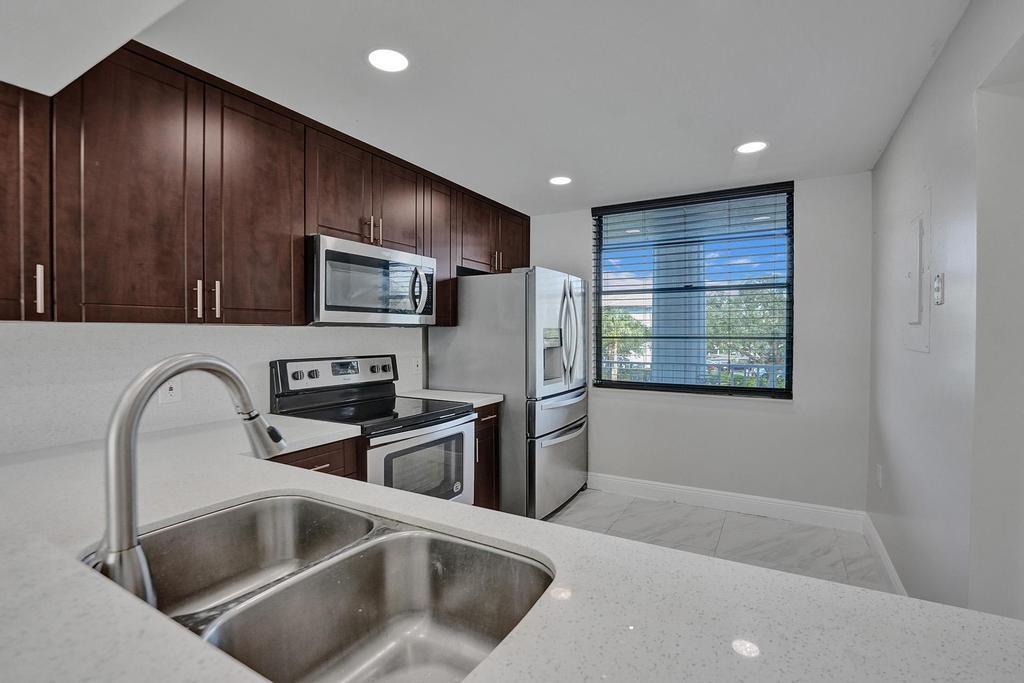 WHITEHALL I - Residential