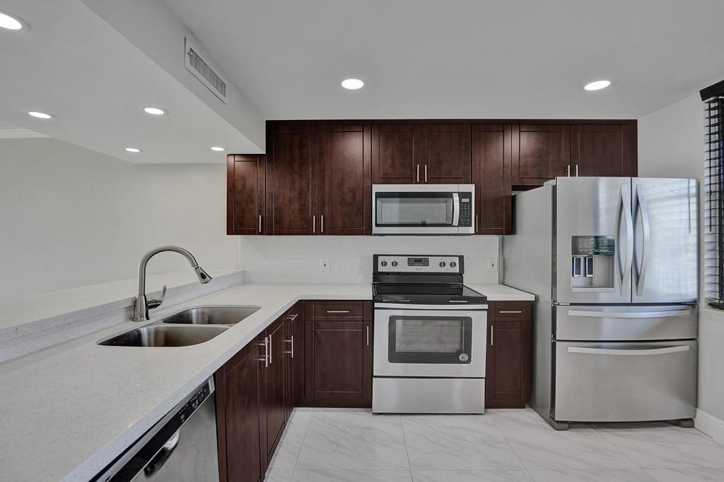 WHITEHALL I - Residential