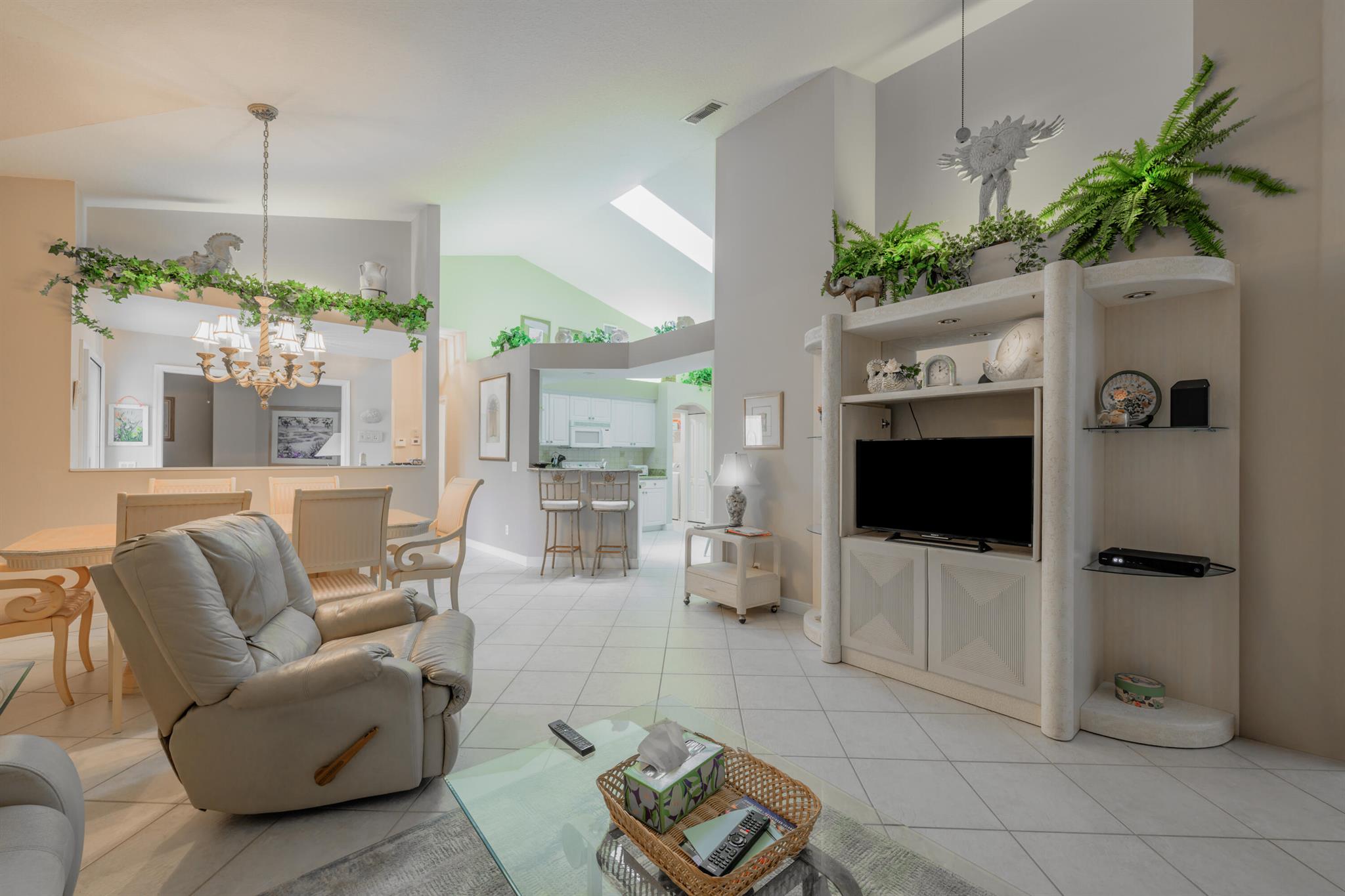 MOON RIVER - Residential Lease