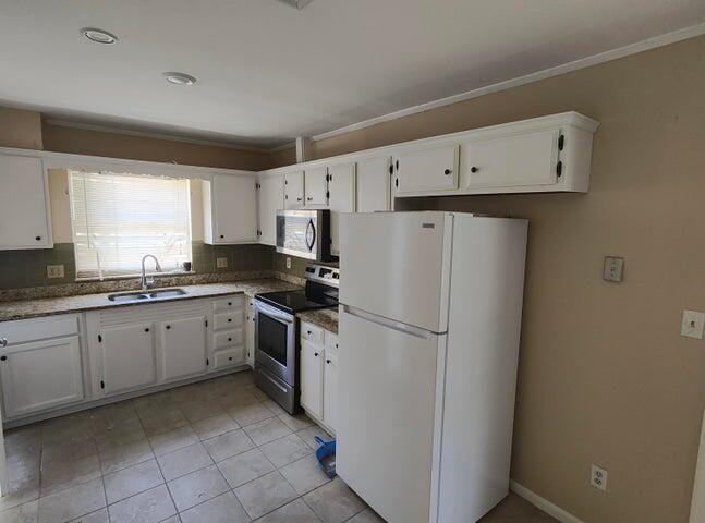 PORT ST LUCIE SECTION 24 - Residential Lease