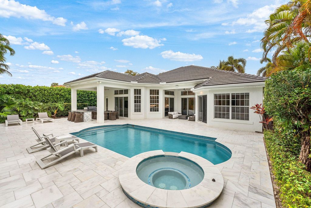 Photo of 132 Pembroke Drive, Palm Beach Gardens, FL 33418 (MLS # R11163418)