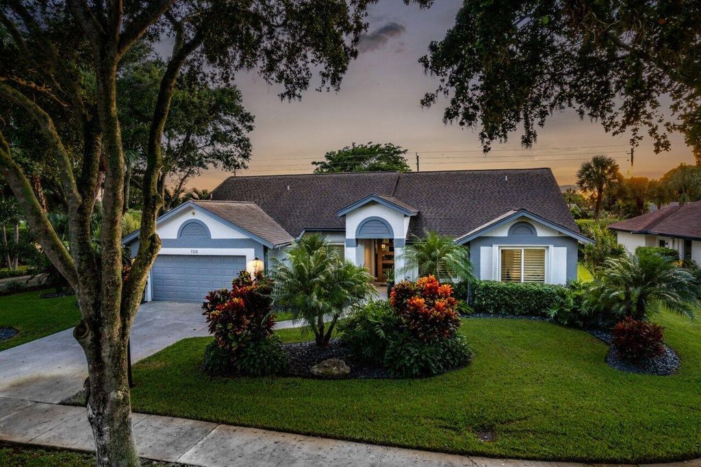 Photo of 720 Birdie Court, Delray Beach, FL 33445 (MLS # R10911146)