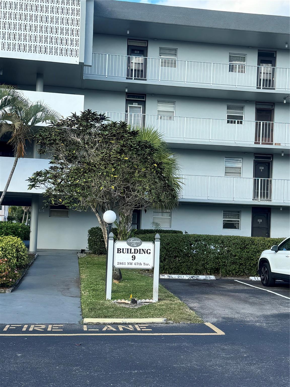 Lauderdale Oaks condo - Residential