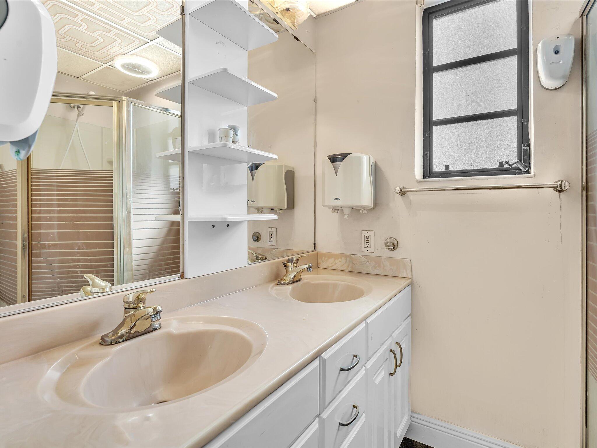 NEWMANS SURVEY - Land