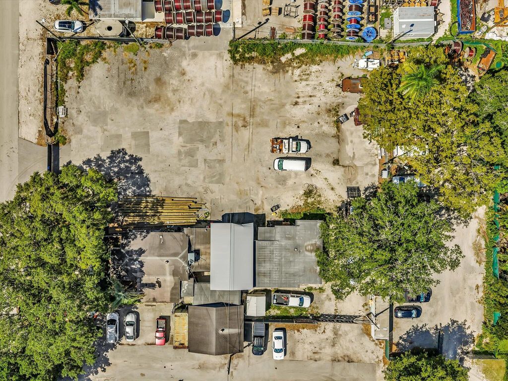 Photo of 4901 SW 51st Street, Davie, FL 33314 (MLS # B26004212)