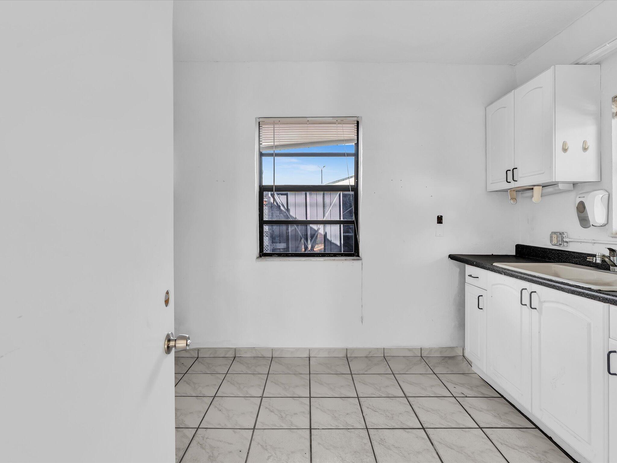 NEWMANS SURVEY - Land