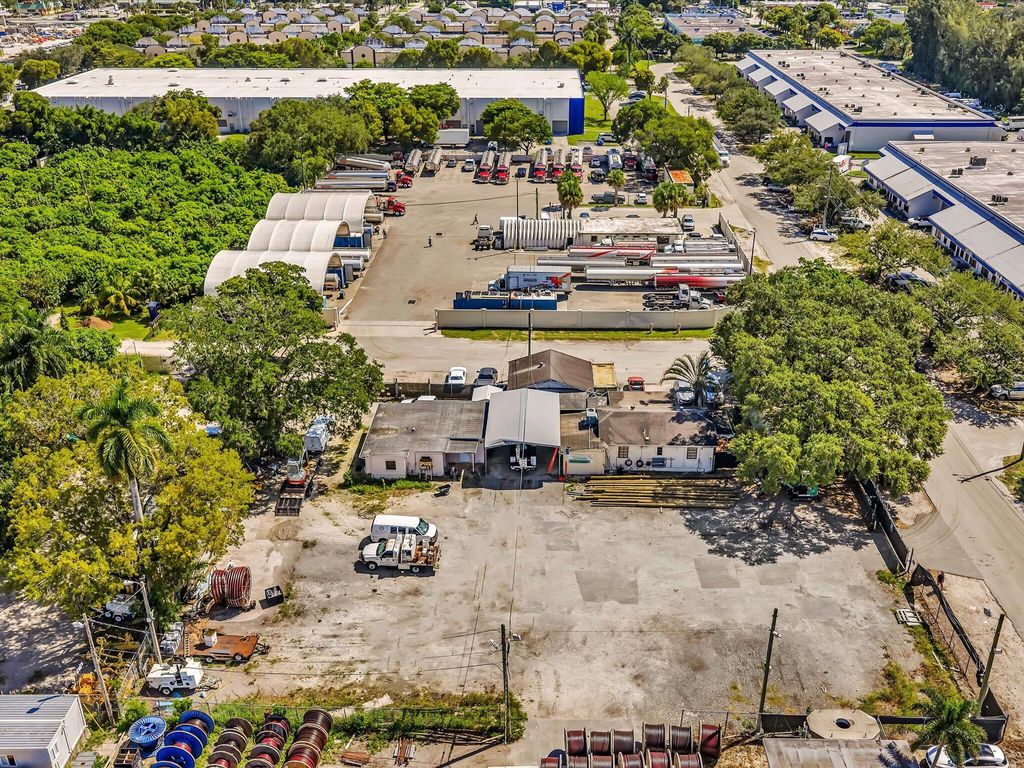 Photo of 4901 SW 51st Street, Davie, FL 33314 (MLS # B26004212)