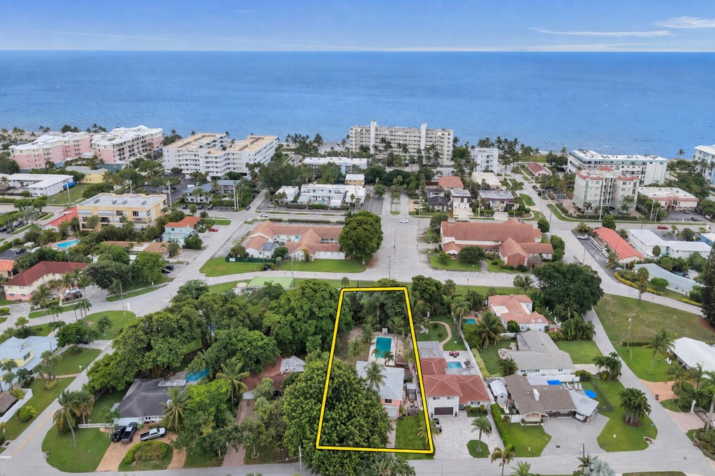 Photo of 460 SE 18TH Avenue, Deerfield Beach, FL 33441 (MLS # B26079826)