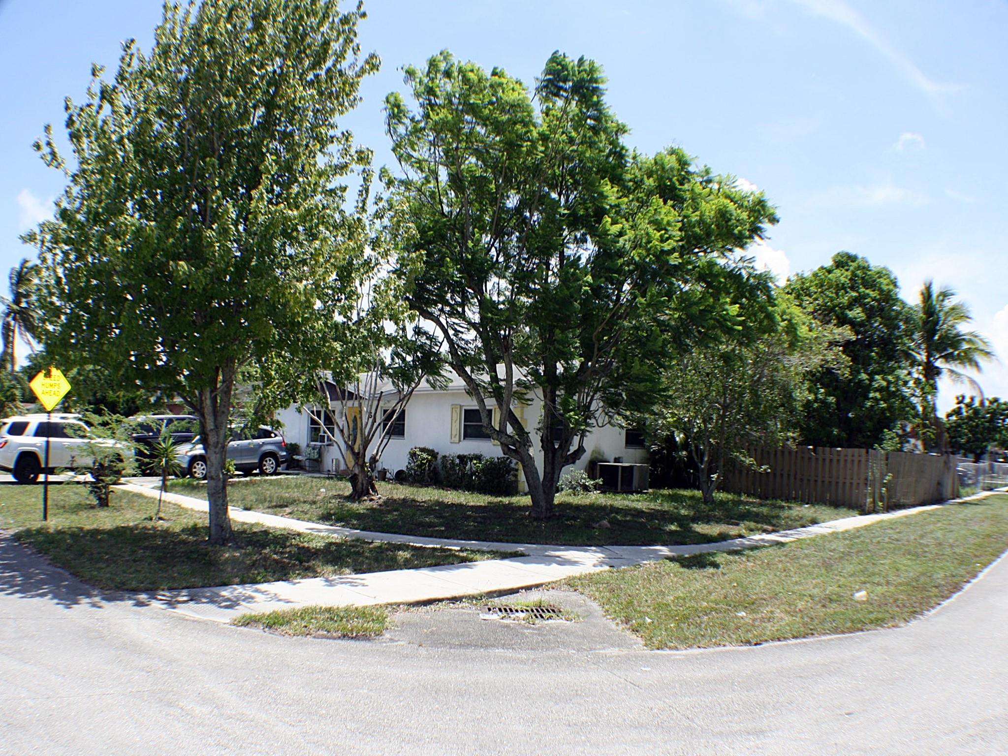 511 SW 72nd Ave, North Lauderdale, FL, 33068/$315,000 1 511 SW 72nd Ave