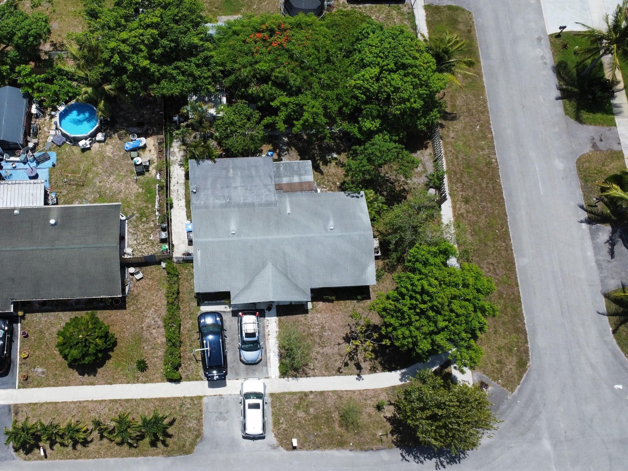 511 SW 72nd Ave, North Lauderdale, FL, 33068/$315,000 3 511 SW 72nd Ave