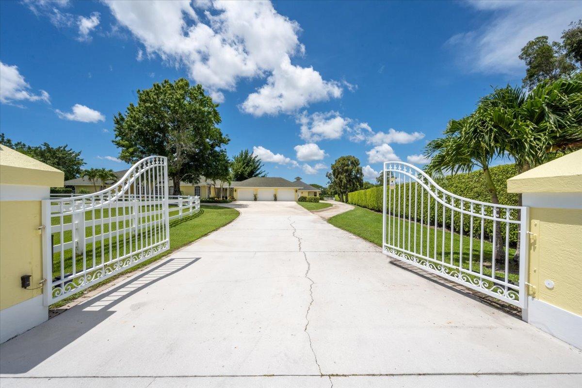 14466 Laurel Trail House