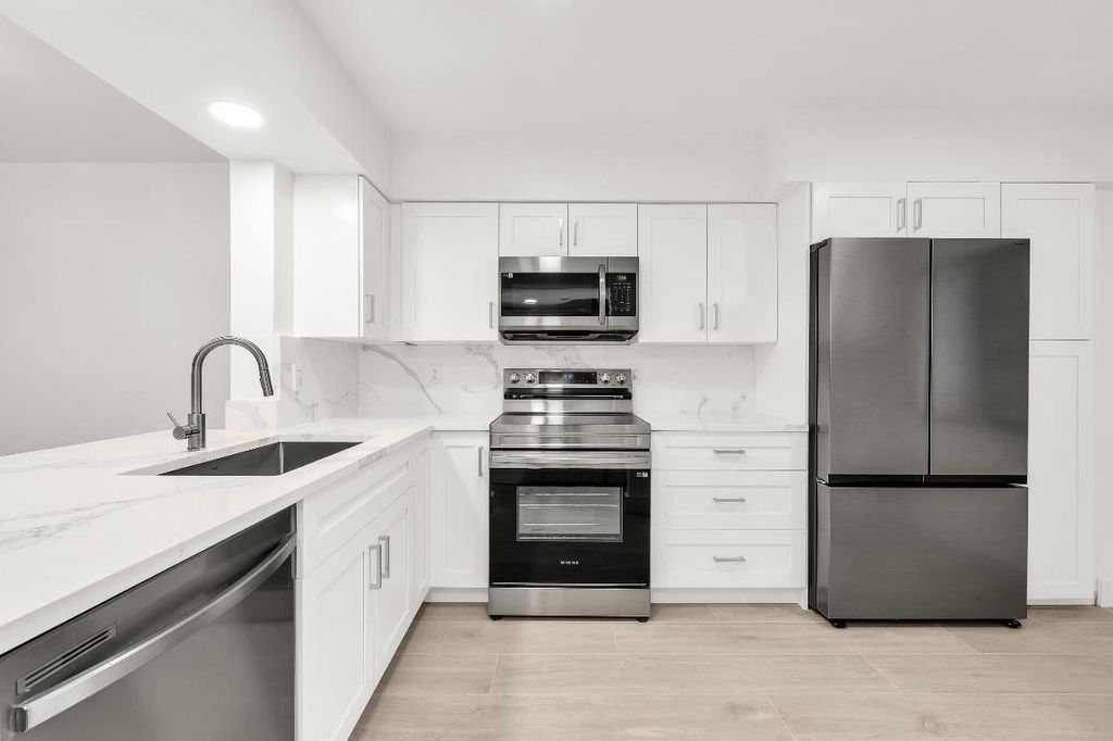 Photo of 7290 Kinghurst Drive #102, Delray Beach, FL 33446 (MLS # R11155113)