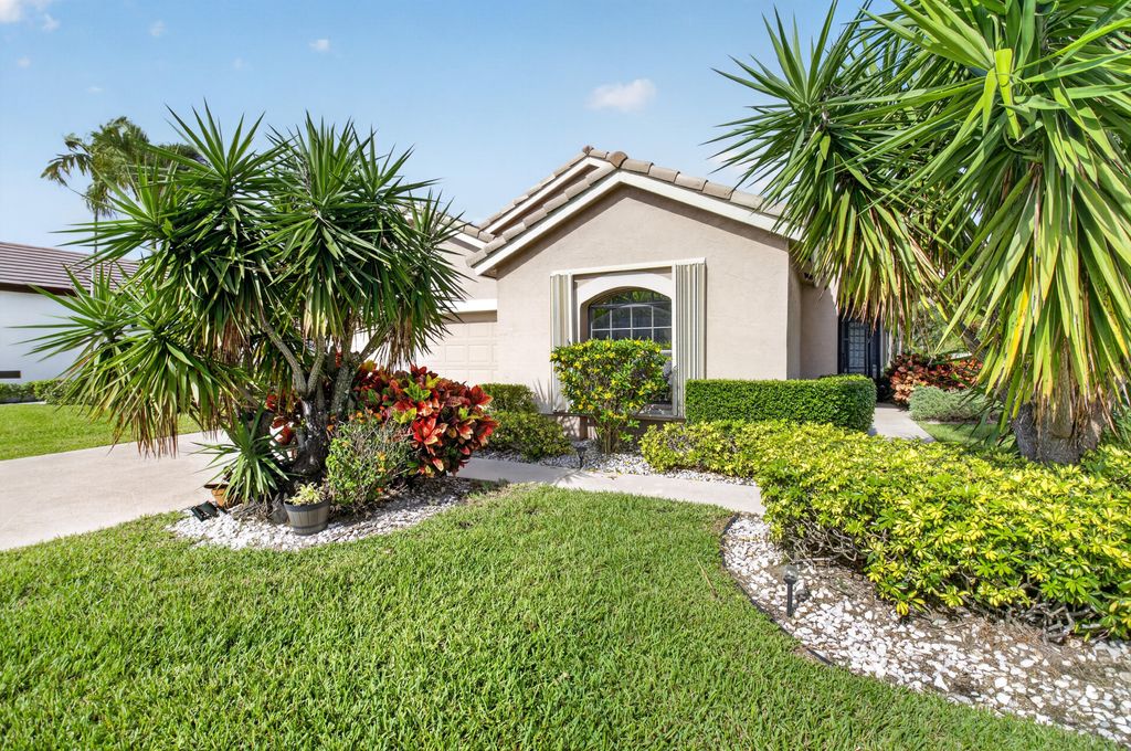 Photo of 10387 Lexington Circle S, Boynton Beach, FL 33436 (MLS # B26014614)