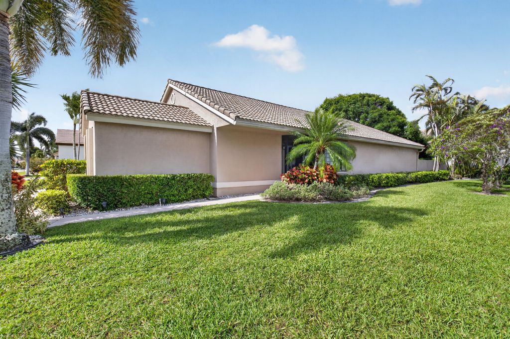 Photo of 10387 Lexington Circle S, Boynton Beach, FL 33436 (MLS # B26014614)