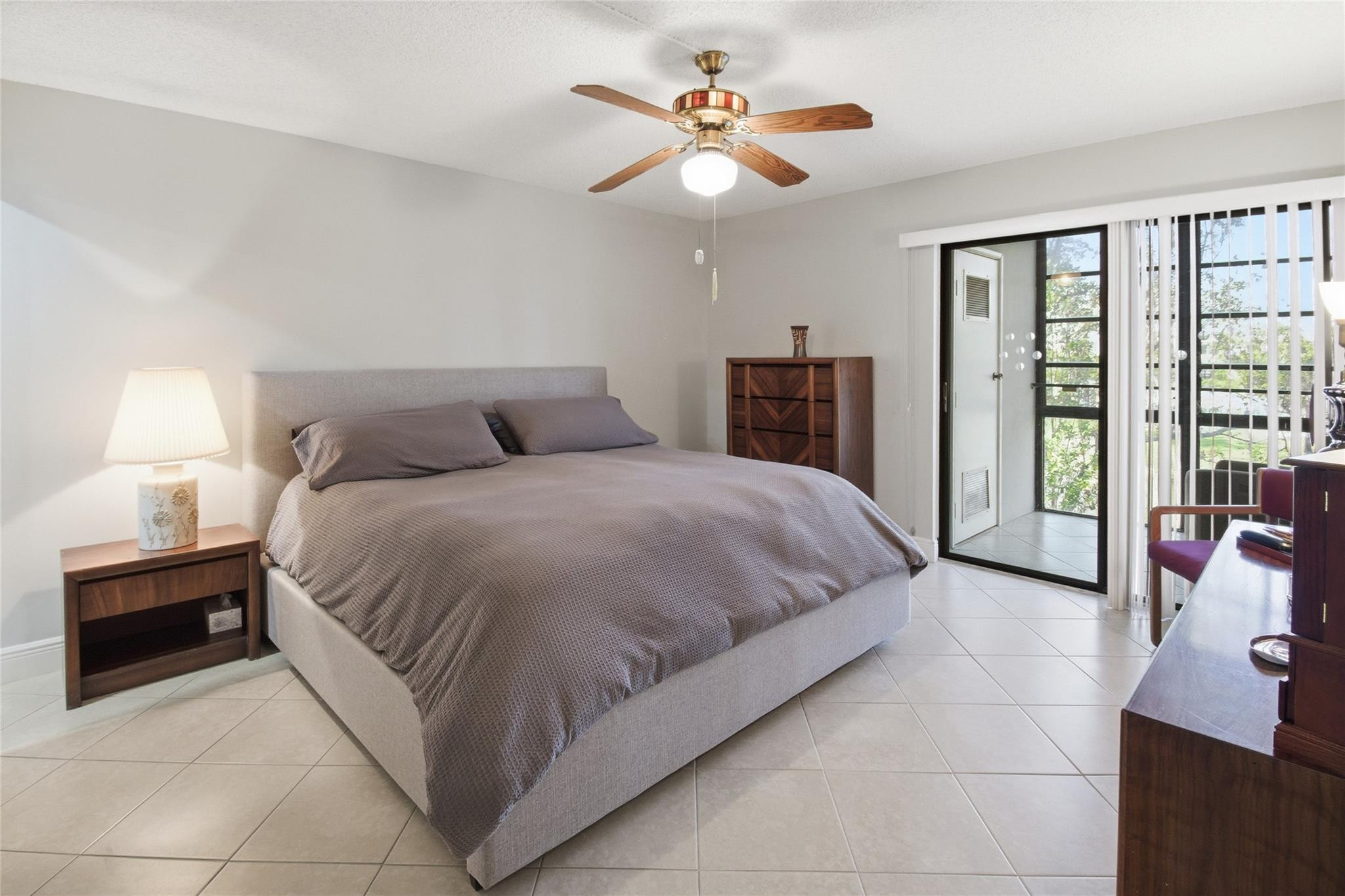 ASHMONT CONDOMINIUM E - Residential
