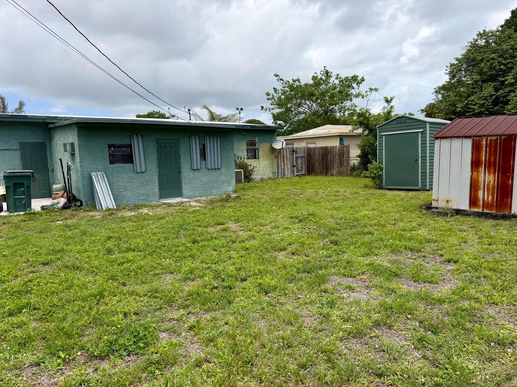 Photo of 1004 NW 12th Street, Fort Lauderdale, FL 33311 (MLS # B26014408)