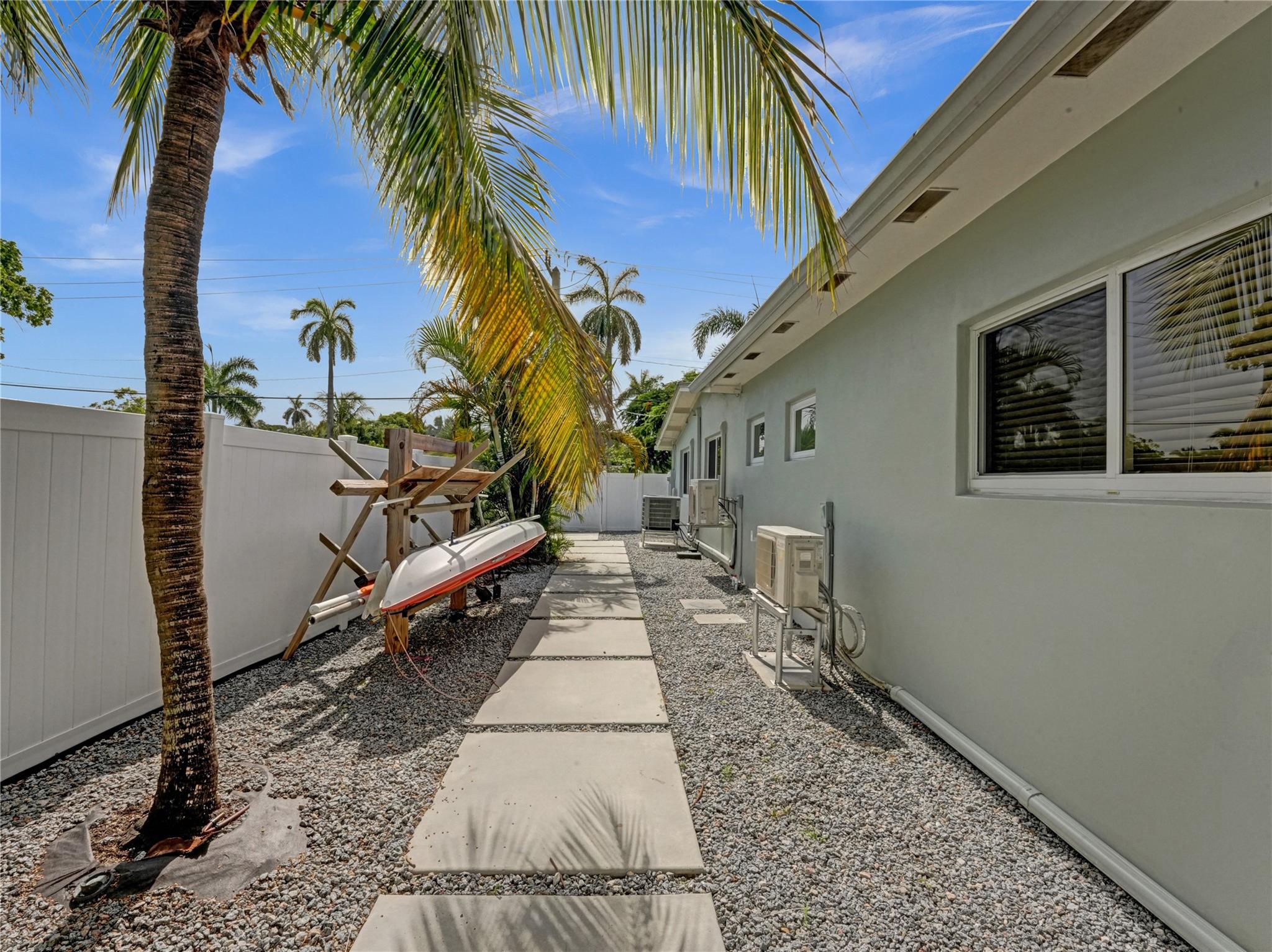 LAUDERDALE HARBORS - Residential