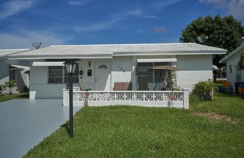 Photo of 106 SW 9th Street, Boynton Beach, FL 33426 (MLS # F10483253)