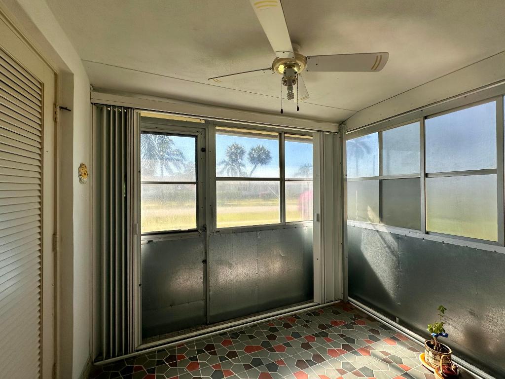 CRESTHAVEN VILLAS 16 CONDO - Residential