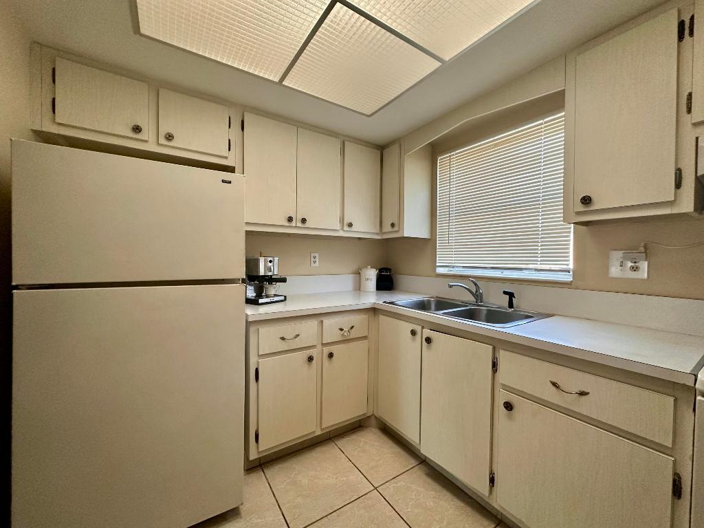 2842 Crosley Drive W B