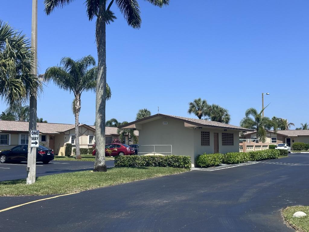 2842 Crosley Drive W B