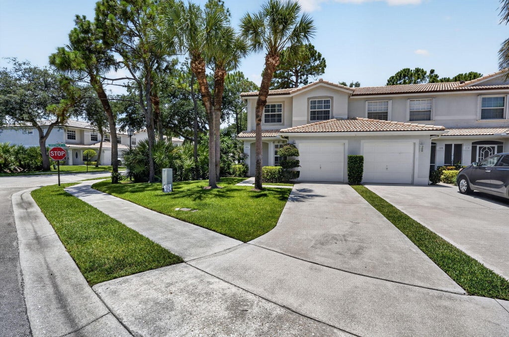 Photo of 106 Fox Meadow Run, Jupiter, FL 33458 (MLS # B26042286)