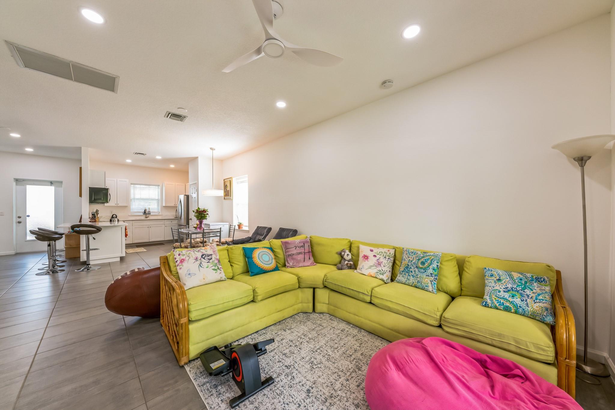 313 W 13th St