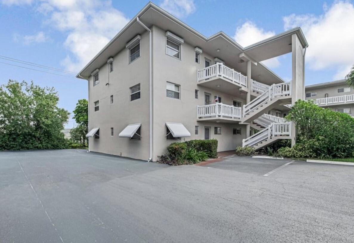 LAKE CLARKE GARDENS CONDO 24 - Residential