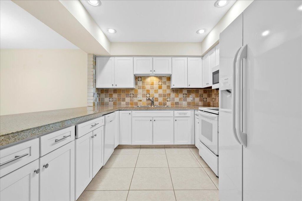 Photo of 1425 SW 25th Avenue #B, Boynton Beach, FL 33426 (MLS # R11030259)