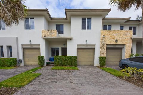 1120 Pioneer Way Royal Palm Beach FL 33411