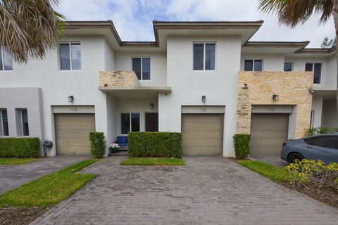 1120 Pioneer Way Royal Palm Beach FL 33411