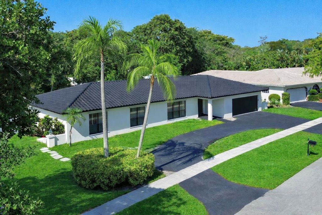 Photo of 6761 S Grande Drive, Boca Raton, FL 33433 (MLS # R11162609)