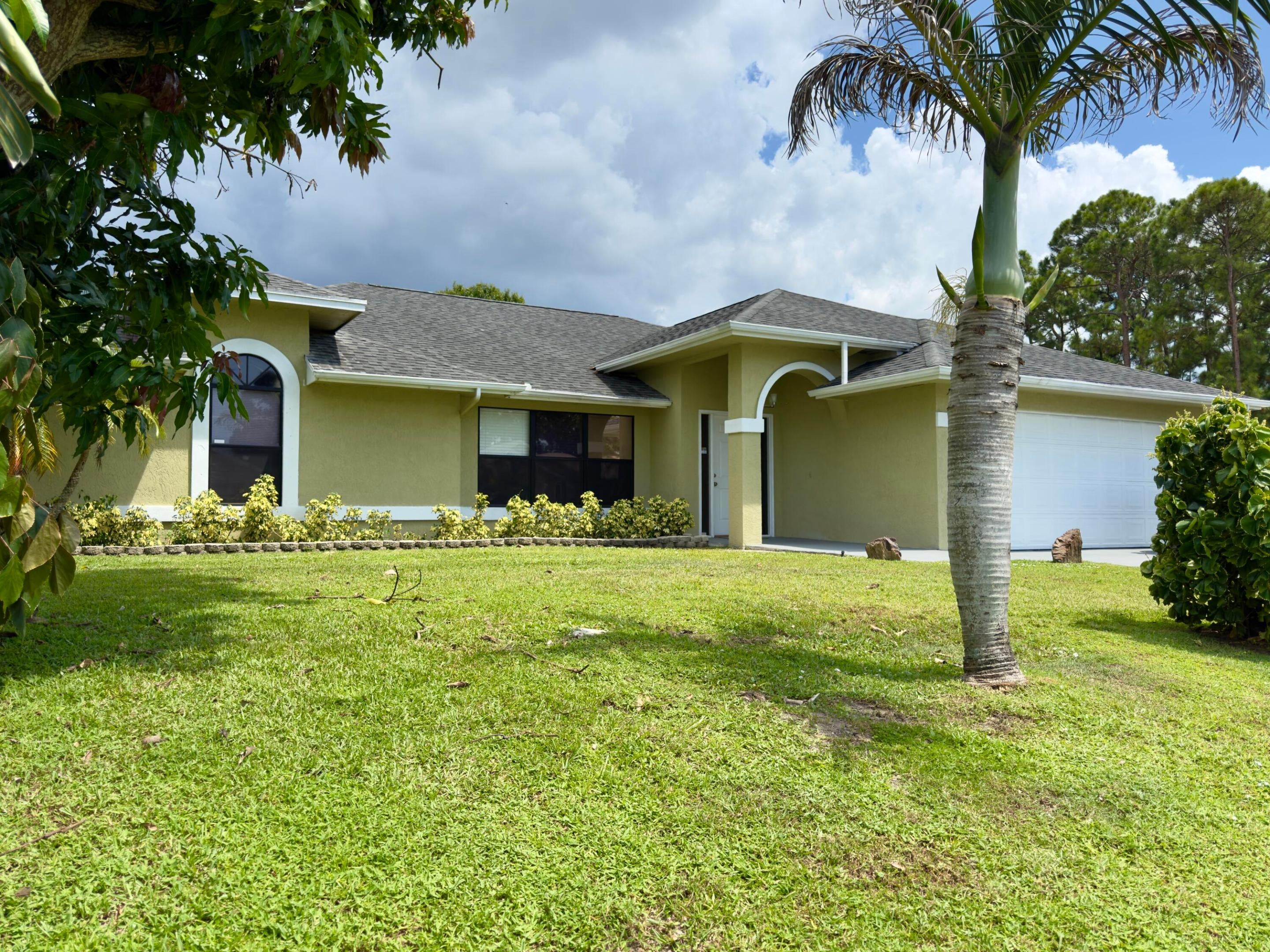 838 SW SAIL Terrace