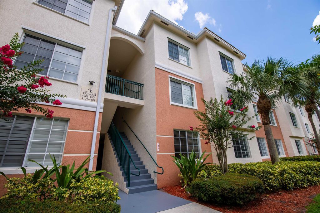 Photo of 4103 Myrtlewood Circle E, Palm Beach Gardens, FL 33418 (MLS # R10999631)