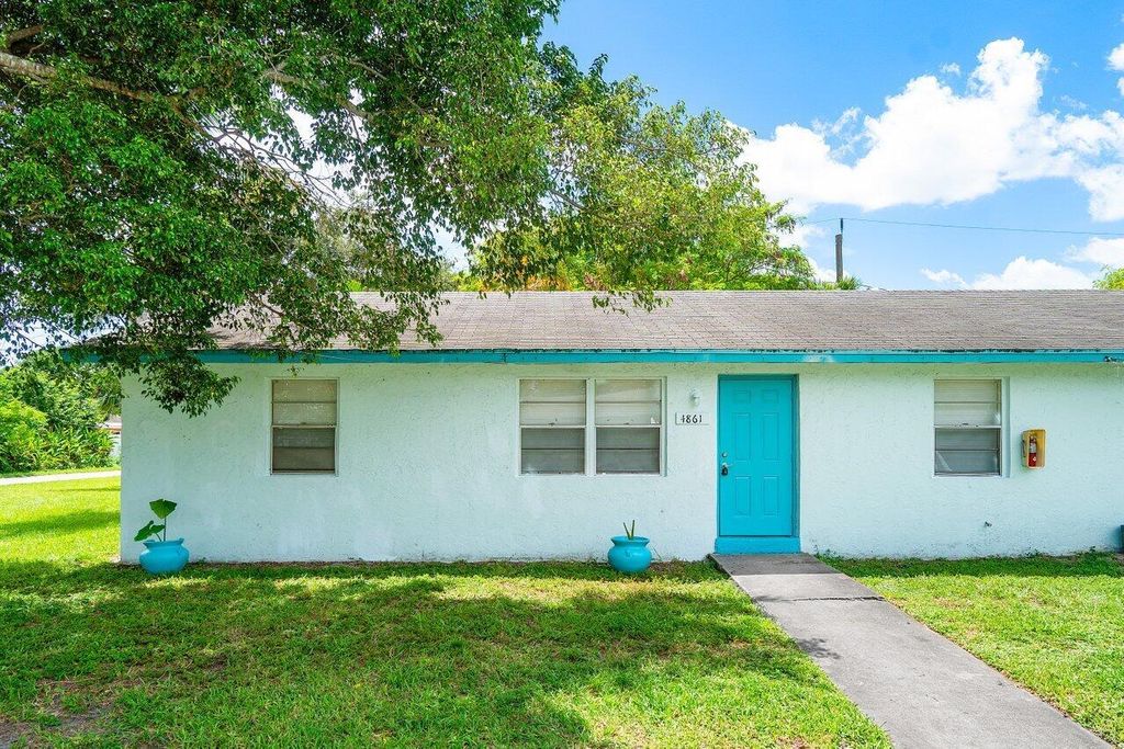 Photo of 4861 Gulfstream Road, Lake Worth, FL 33460 (MLS # R11014682)