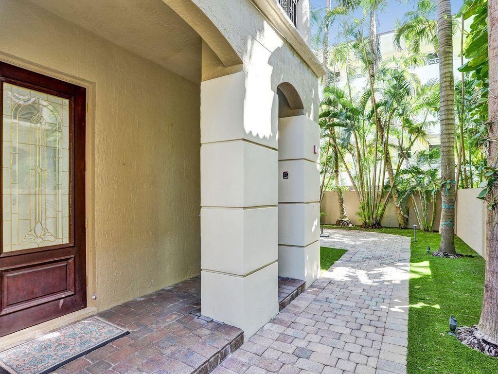 Photo of 921 Osceola Drive #9, Boca Raton, FL 33432 (MLS # R11136110)