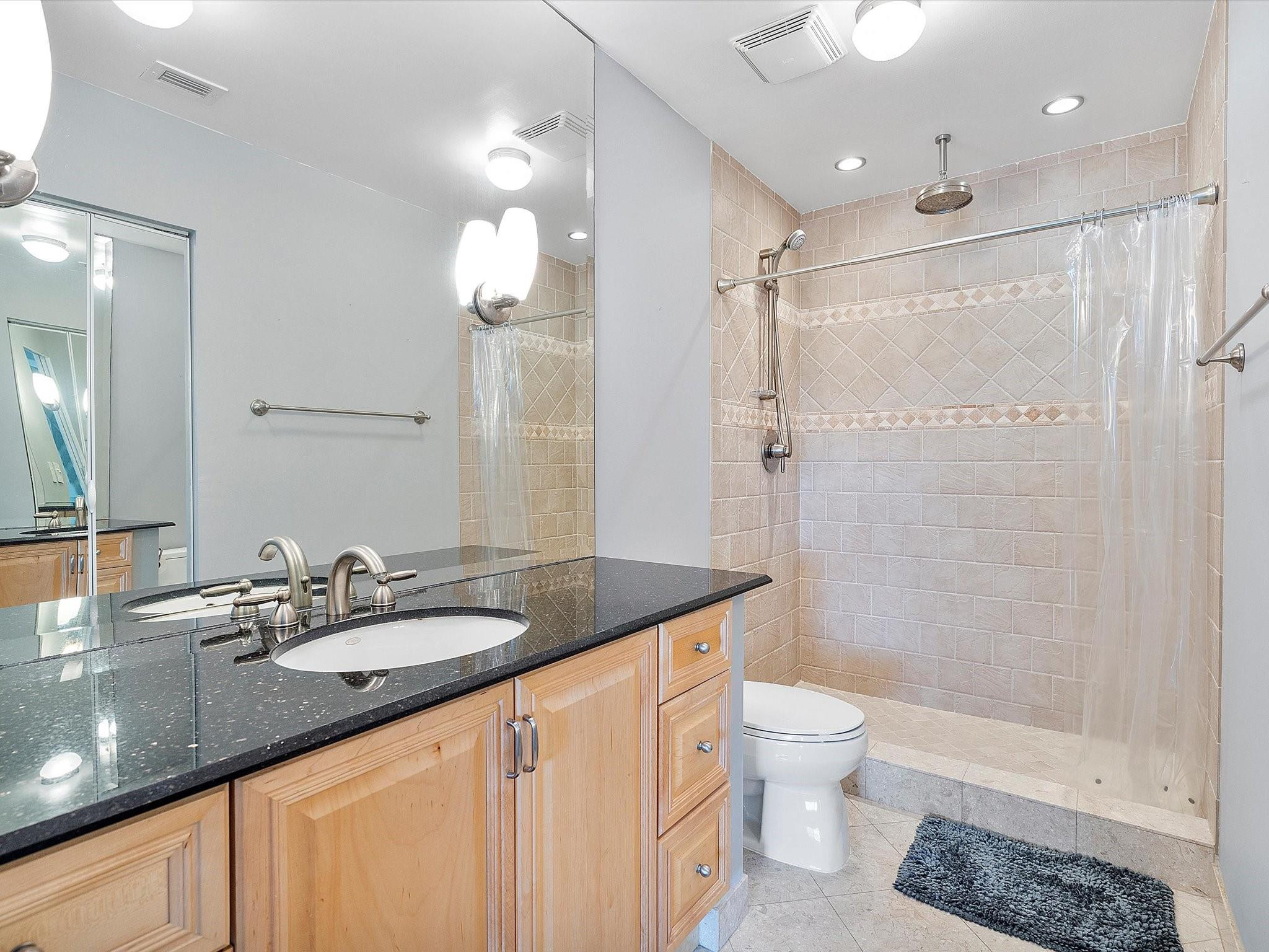 MIRA LAGO CONDO - Residential