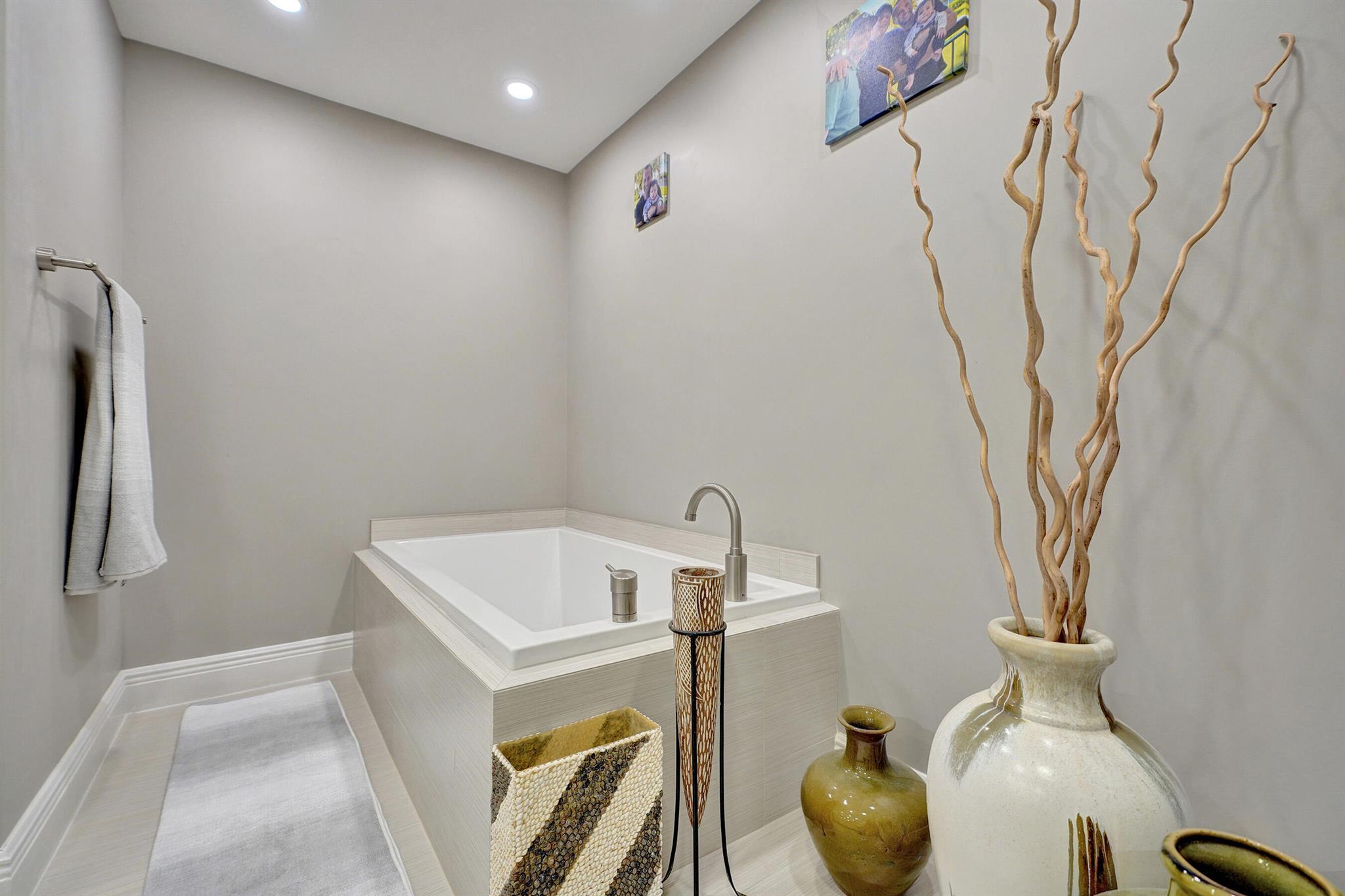 LA FONTANA CONDO - Residential