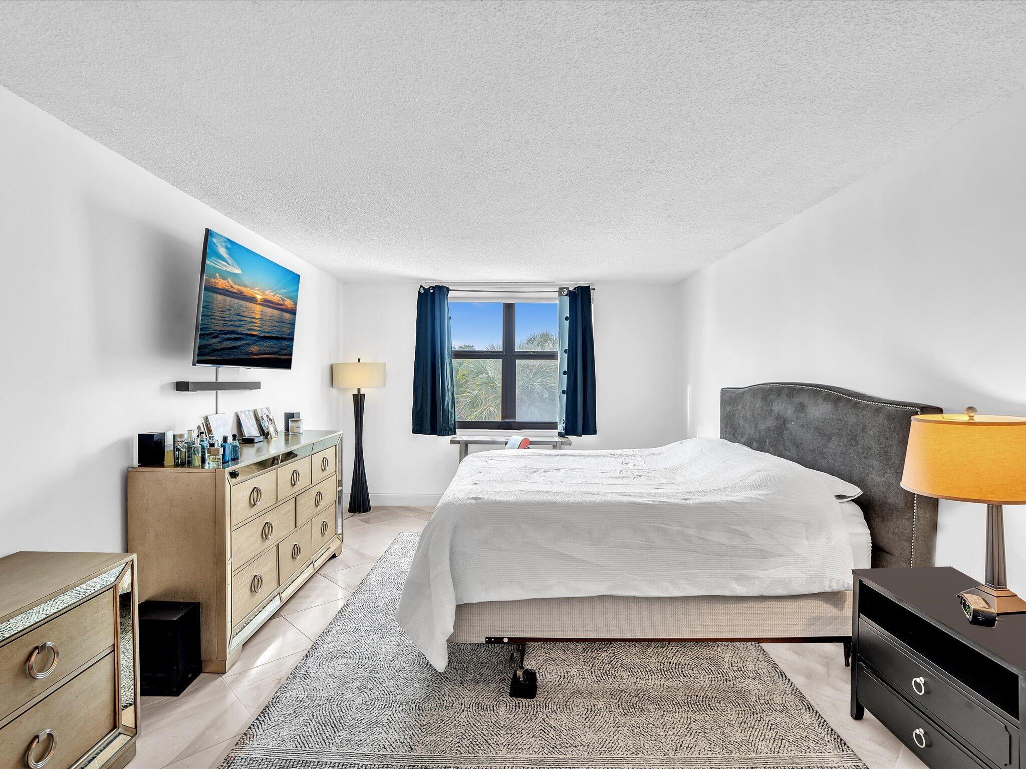 LA FONTANA CONDO - Residential